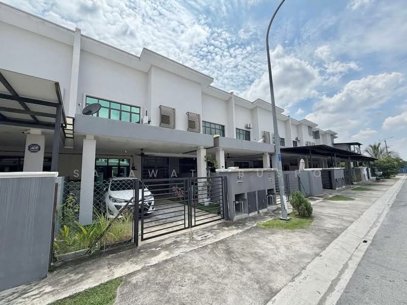 Rumah Teres 2 Tingkat untuk Disewa di Kampung Jalan Kebun (Shah Alam) - Salawati Busro - Exterior - PropertyGuru.com.my