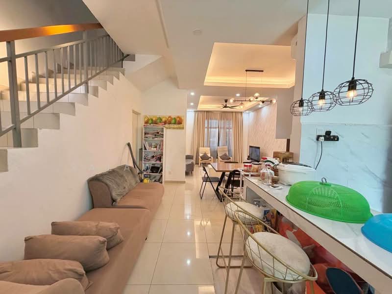 Rumah Teres 2 Tingkat untuk Disewa di Kampung Jalan Kebun (Shah Alam) - Salawati Busro - Living Room - PropertyGuru.com.my