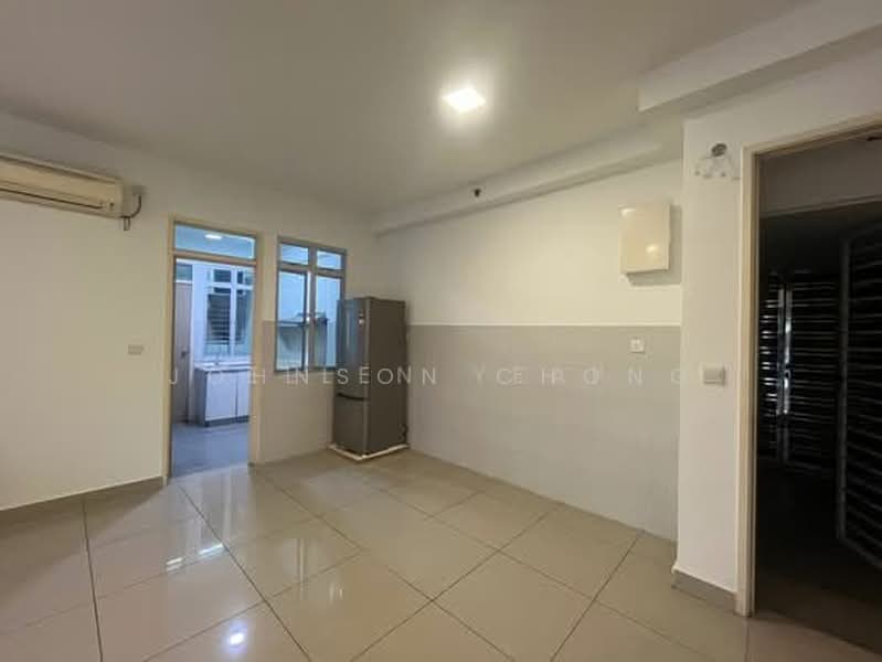 Apartment for Sale at Austin Suites (Permata Austin) - Johnson Chong - Kitchen - PropertyGuru.com.my