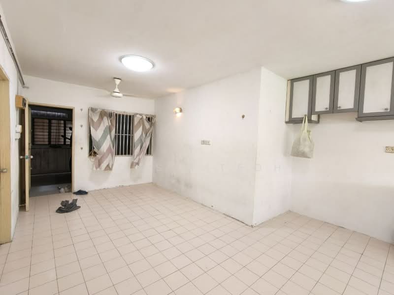 Rumah Flat untuk Dijual di Desa Permai Indah Flat - Jossie Teoh - Living Room - PropertyGuru.com.my