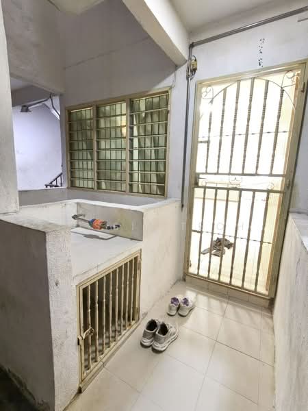 Rumah Flat untuk Dijual di Desa Permai Indah Flat - Jossie Teoh - Entrance - PropertyGuru.com.my