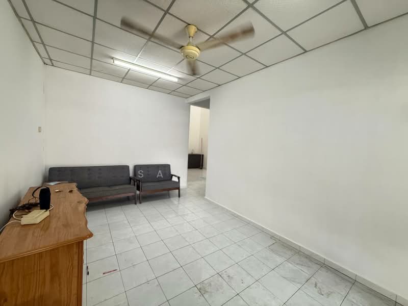 Rumah Teres 1 Tingkat untuk Dijual di Taman Intan Kluang (Kluang) - Sam Bro - Living Room - PropertyGuru.com.my