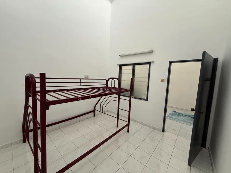 Rumah Teres 1 Tingkat untuk Dijual di Taman Intan Kluang (Kluang) - Sam Bro - Bedroom - PropertyGuru.com.my