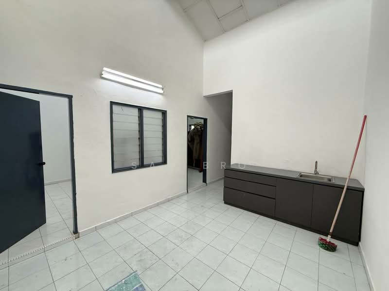 Rumah Teres 1 Tingkat untuk Dijual di Taman Intan Kluang (Kluang) - Sam Bro - Kitchen - PropertyGuru.com.my