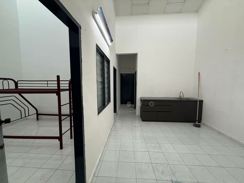 Rumah Teres 1 Tingkat untuk Dijual di Taman Intan Kluang (Kluang) - Sam Bro - Bedroom - PropertyGuru.com.my