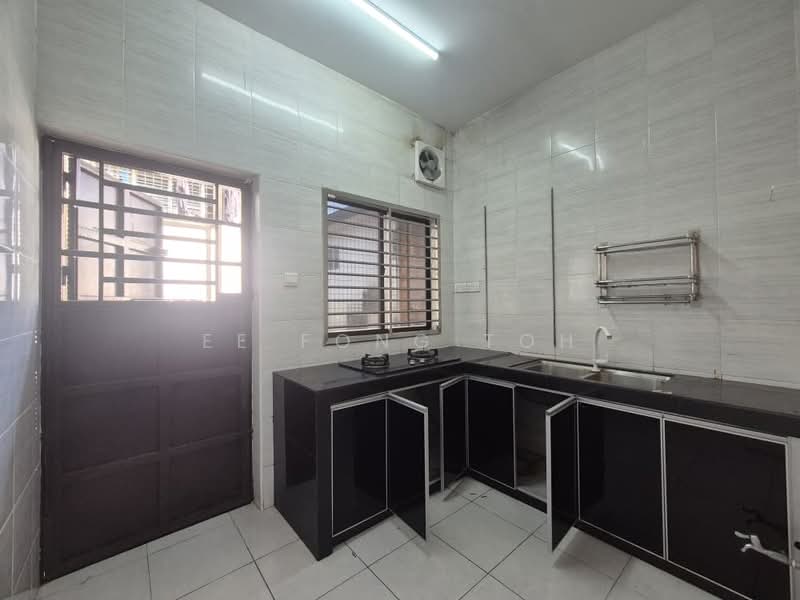 Rumah Teres 1 Tingkat untuk Dijual di Taman Sri Pulai Perdana (Skudai) - Ee Fong Toh - Kitchen - PropertyGuru.com.my