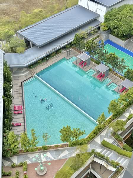 Kondominium untuk Dijual di Skyvilla @ D'Island - Lok Teh - Pool - PropertyGuru.com.my