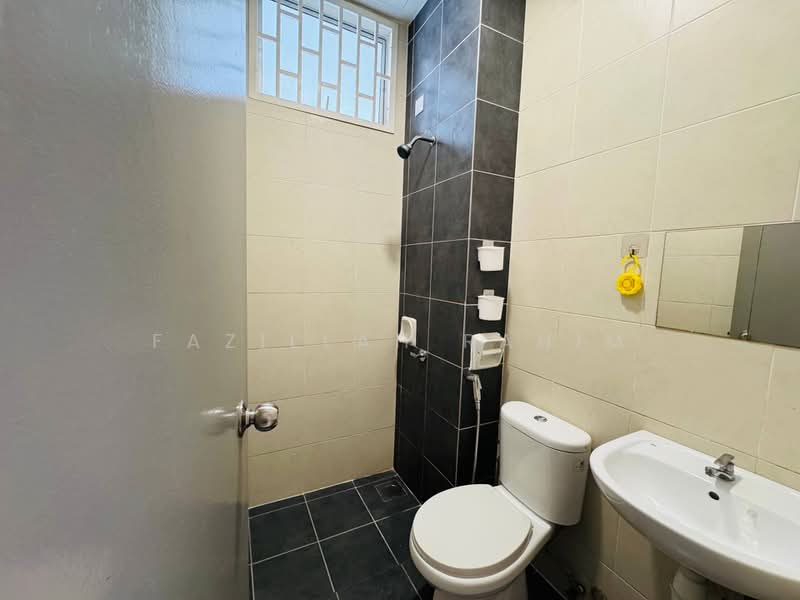 Rumah Bandar untuk Disewa di Kuala Selangor (Selangor) - Fazillah Rahim - Bathroom - PropertyGuru.com.my