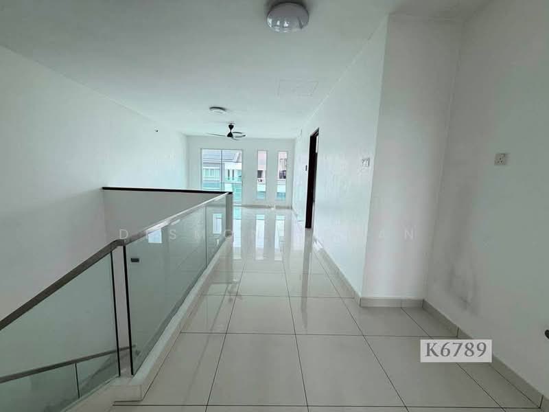 Rumah Berkembar untuk Dijual di Ambang Botanic (Klang) - Desmond Chan - Corridor - PropertyGuru.com.my