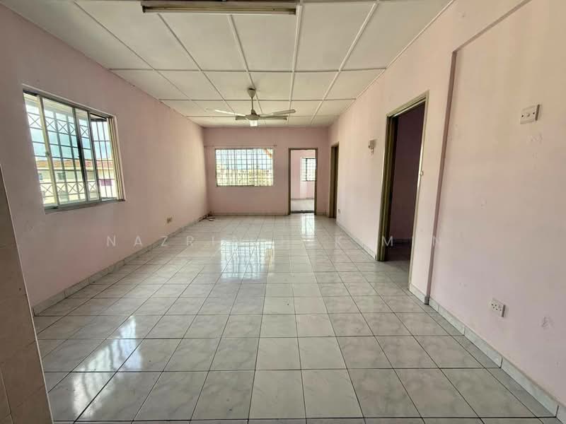 Pangsapuri untuk Dijual di Pangsapuri Subang Suria - Nazrin Hakimin - Living Room - PropertyGuru.com.my