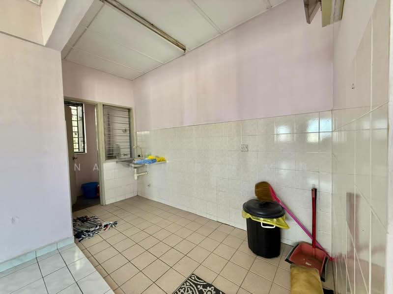 Pangsapuri untuk Dijual di Pangsapuri Subang Suria - Nazrin Hakimin - Kitchen - PropertyGuru.com.my