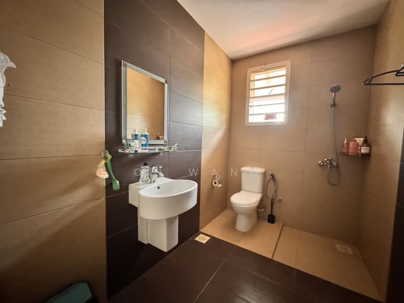 Rumah Berkembar untuk Dijual di Taman Pelangi (Johor Bahru) - CN Wang - Bathroom - PropertyGuru.com.my
