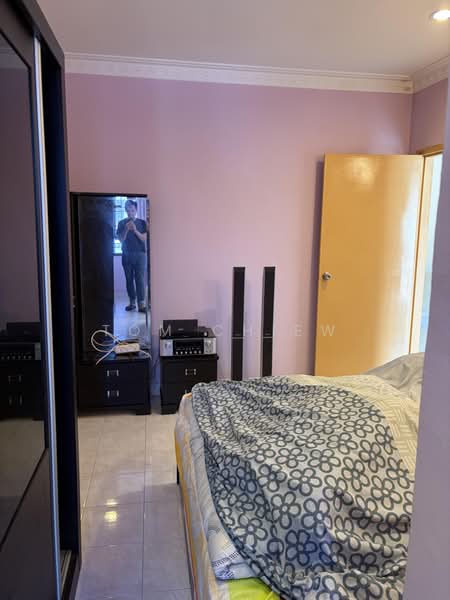 Pangsapuri untuk Dijual di Vista Seri Alam - Tom Chiew - Bedroom - PropertyGuru.com.my