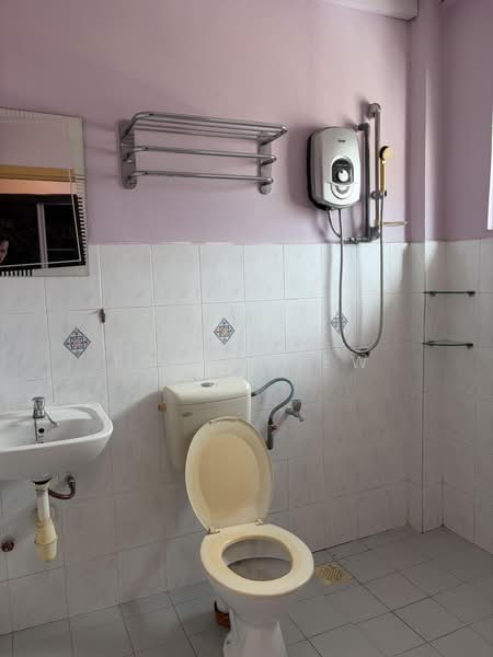 Pangsapuri untuk Dijual di Vista Seri Alam - Tom Chiew - Bathroom - PropertyGuru.com.my