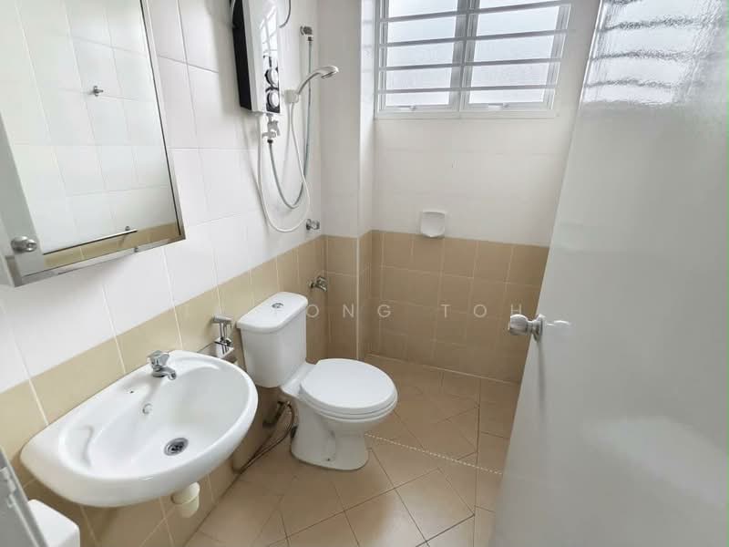 2-storey Terraced House for Sale in Taman Seri Austin (Tebrau) - Ee Fong Toh - Bathroom - PropertyGuru.com.my