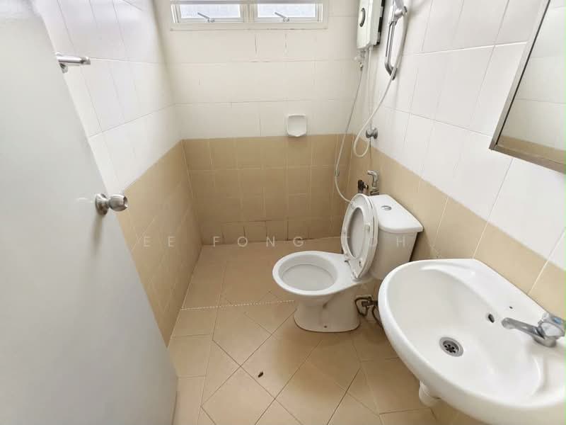 2-storey Terraced House for Sale in Taman Seri Austin (Tebrau) - Ee Fong Toh - Bathroom - PropertyGuru.com.my