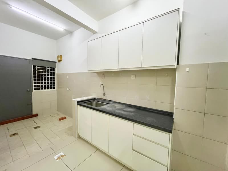 2-storey Terraced House for Sale in Setia Indah 12 (Setia Alam) - Fong Yan - Kitchen - PropertyGuru.com.my
