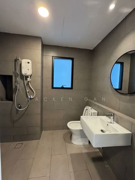 Kediaman Servis untuk Dijual di Maya Ara Residences - Hacken Gan - Bathroom - PropertyGuru.com.my