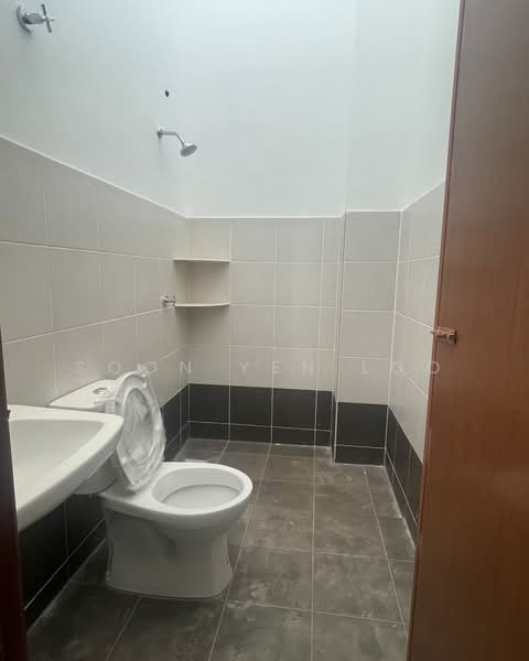 Rumah Berkembar untuk Dijual di Beserah (Pahang) - Kenny Loo - Bathroom - PropertyGuru.com.my