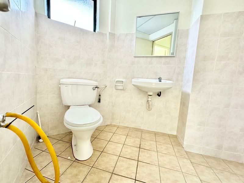 Kondominium untuk Disewa di Changkat View - Ahmad Farhi - Bathroom - PropertyGuru.com.my