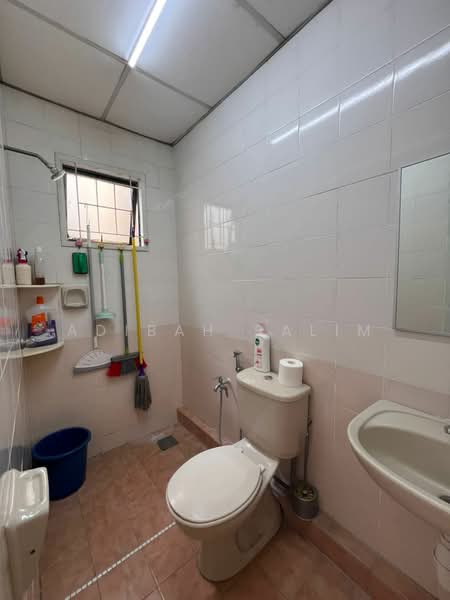 Townhouse for Sale in Bandar Utama (Selangor) - Adibah Salim - Bathroom - PropertyGuru.com.my