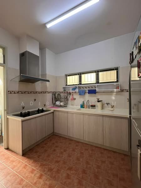 Townhouse for Sale in Bandar Utama (Selangor) - Adibah Salim - Kitchen - PropertyGuru.com.my