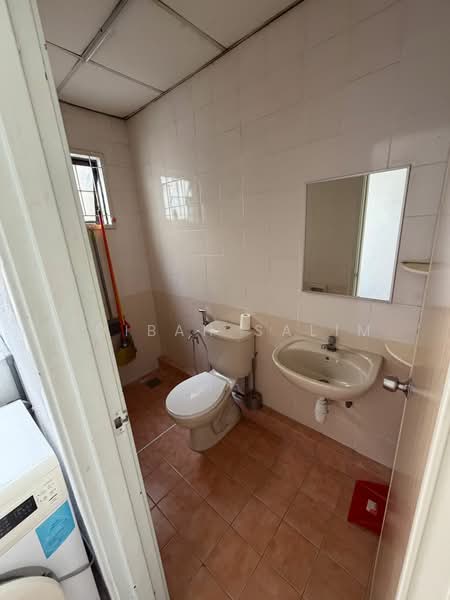 Townhouse for Sale in Bandar Utama (Selangor) - Adibah Salim - Bathroom - PropertyGuru.com.my