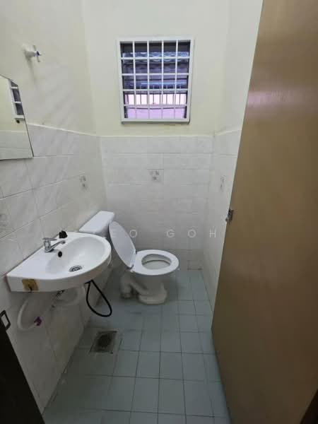 Rumah Teres 2 Tingkat untuk Disewa di Taman Bidara (Seremban) - Leo Goh - Bathroom - PropertyGuru.com.my