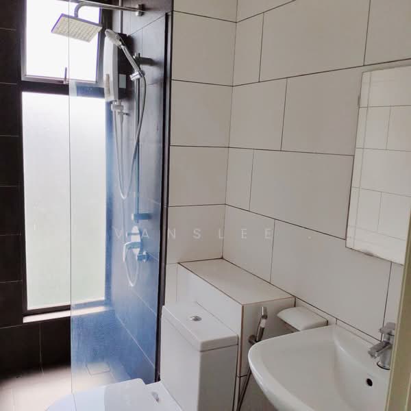 Servis Apartment untuk Disewa di Univ 360 Place - Evanslee . - Bathroom - PropertyGuru.com.my