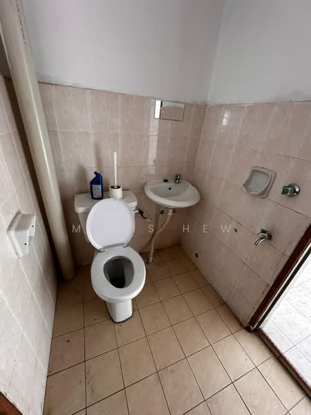 2-storey Terraced House for Rent in Taman Mutiara Rini (Skudai) - Mavis Hew - Bathroom - PropertyGuru.com.my