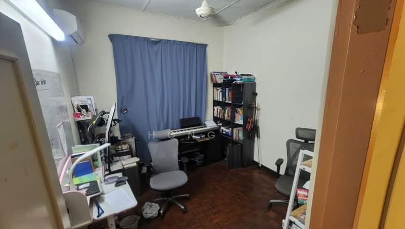 Rumah Berkembar untuk Dijual di Desa Ria (Sungai Ara) - Hong . - Study - PropertyGuru.com.my