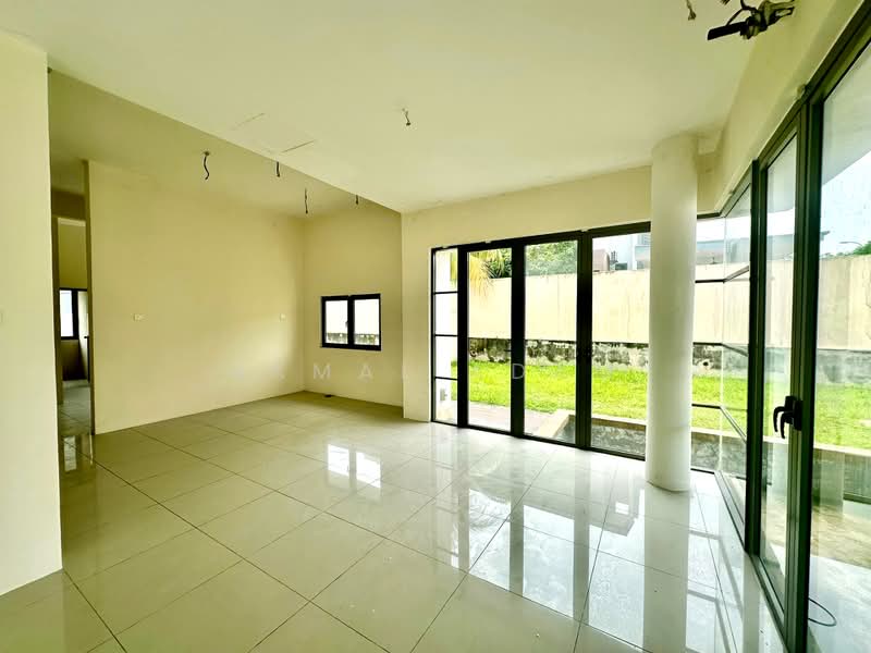 Rumah Banglo untuk Dijual di Bandar Seri Putra (Bangi) - Akmal Adam - Living Room - PropertyGuru.com.my