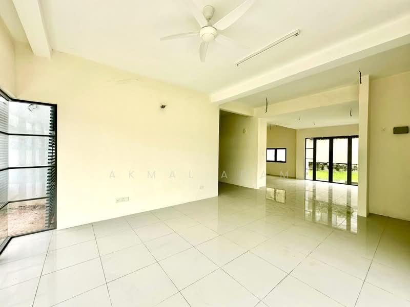 Rumah Banglo untuk Dijual di Bandar Seri Putra (Bangi) - Akmal Adam - Living Room - PropertyGuru.com.my