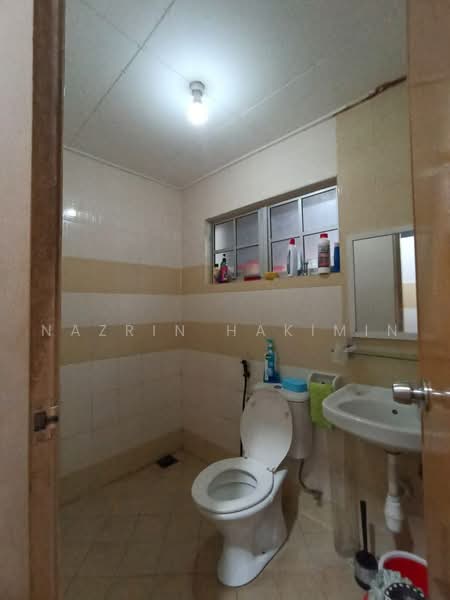 Rumah Teres 2 Tingkat untuk Dijual di Kota Puteri (Batu Arang) - Nazrin Hakimin - Bathroom - PropertyGuru.com.my