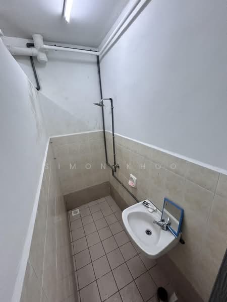 Rumah Flat untuk Dijual di Taman Kinrara Seksyen 4 - Simon Khoo - Bathroom - PropertyGuru.com.my