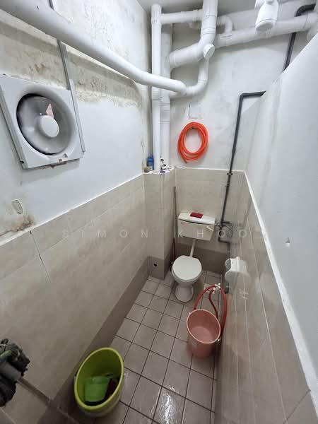 Rumah Flat untuk Dijual di Taman Kinrara Seksyen 4 - Simon Khoo - Bathroom - PropertyGuru.com.my