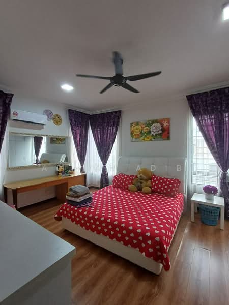 Rumah Berkembar untuk Dijual di Taman Tropika 2 (Kajang) - Adilah Adib - Bedroom - PropertyGuru.com.my