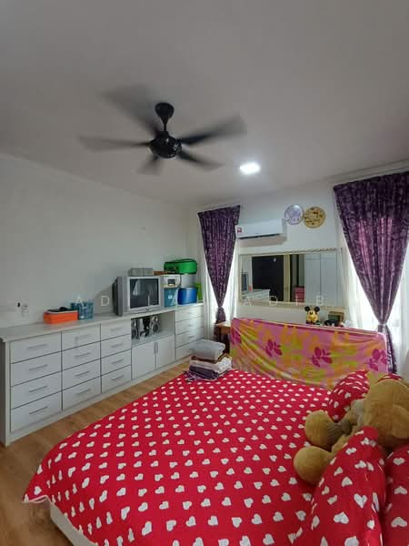 Rumah Berkembar untuk Dijual di Taman Tropika 2 (Kajang) - Adilah Adib - Bedroom - PropertyGuru.com.my