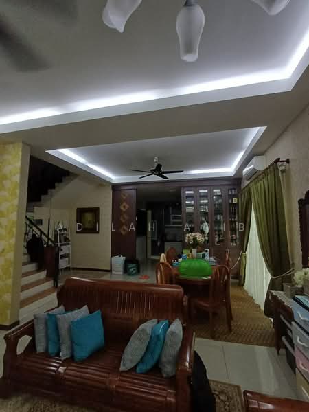 Rumah Berkembar untuk Dijual di Taman Tropika 2 (Kajang) - Adilah Adib - Living Room - PropertyGuru.com.my