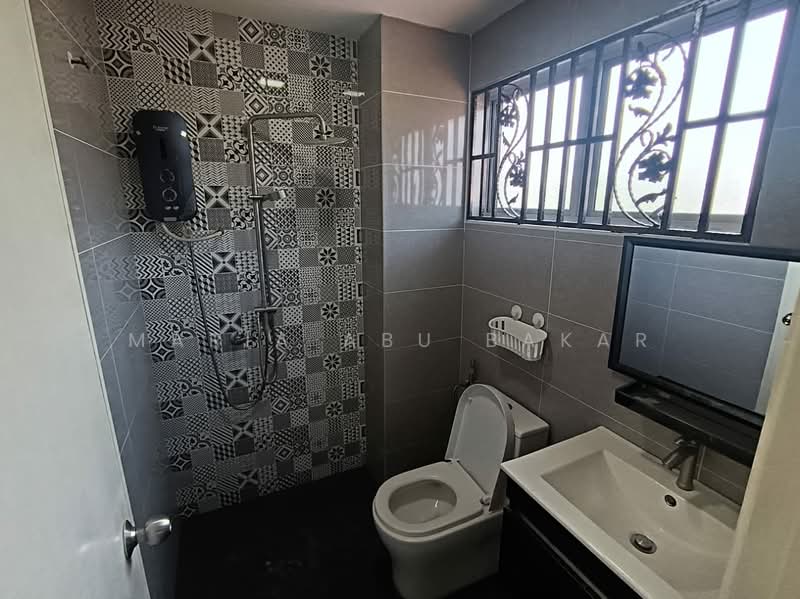 2-storey Terraced House for Sale in Bandar Saujana Putra (Tanjong Duabelas) - Maria Abu Bakar - Bathroom - PropertyGuru.com.my