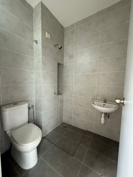 Rumah Teres untuk Dijual di Bandar Putra (Kulai) - Elaine Sim - Bathroom - PropertyGuru.com.my