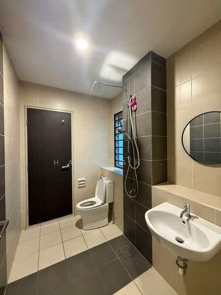 Rumah Teres 2 Tingkat untuk Disewa di Dengkil (Selangor) - Hamizah . - Bathroom - PropertyGuru.com.my