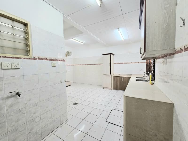 2-storey Terraced House for Sale in TAMAN PUCHONG UTAMA (Puchong) - Wendy Chin - Kitchen - PropertyGuru.com.my