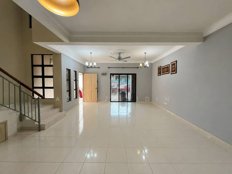 2-storey Terraced House for Sale in Sungai Buloh (Selangor) - Azri Zabidin - Living Room - PropertyGuru.com.my