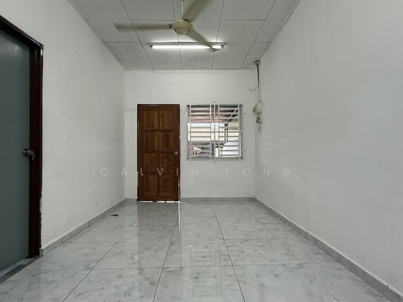 1-storey Terraced House for Rent in Taman Kelisa Ria (Sungai Petani) - Calvin Fong - Part of dining & living area - PropertyGuru.com.my
