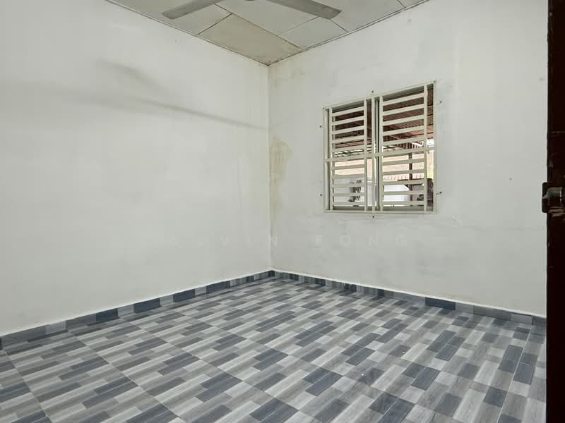 1-storey Terraced House for Rent in Taman Kelisa Ria (Sungai Petani) - Calvin Fong - 1st bedroom - PropertyGuru.com.my