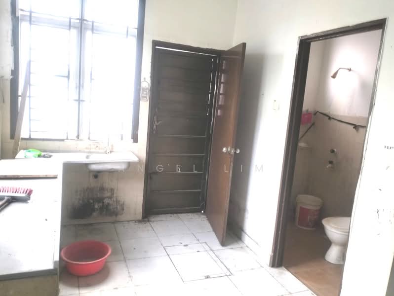 Rumah Teres 2 Tingkat untuk Dijual di Taman Scientex Senai (Senai) - Angel Lim - Bathroom - PropertyGuru.com.my