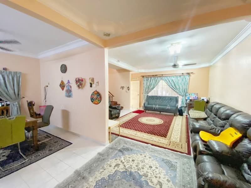Rumah Teres 2 Tingkat untuk Dijual di Bandar Bukit Mahkota (Bangi) - Adi Mohamad - Living Room - PropertyGuru.com.my