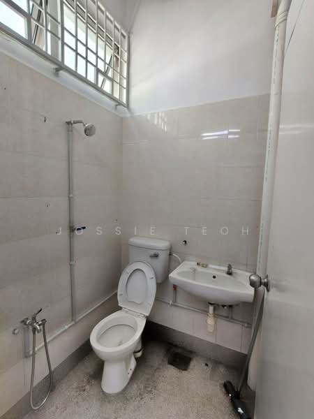 Kedai untuk Disewa di Raja Uda (Butterworth) - Jossie Teoh - Bathroom - PropertyGuru.com.my