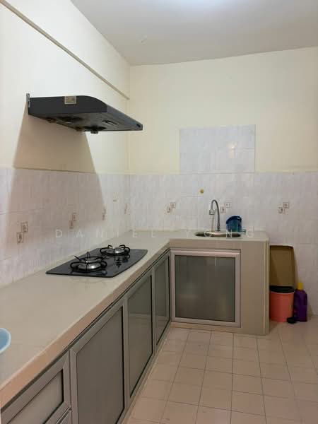 Pangsapuri untuk Dijual di Vista Seri Alam - Daniel Yong - Kitchen - PropertyGuru.com.my
